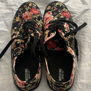 Floral size 9 sneaker